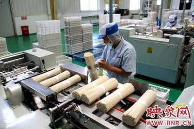 遂平振興路 品牌引領(lǐng)產(chǎn)業(yè)升級，企業(yè)擔當就業(yè)民生，農(nóng)特產(chǎn)品暢銷四方